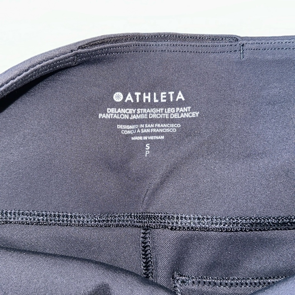 Athleta Delaney straight leg pant. Size Small. New. Never worn